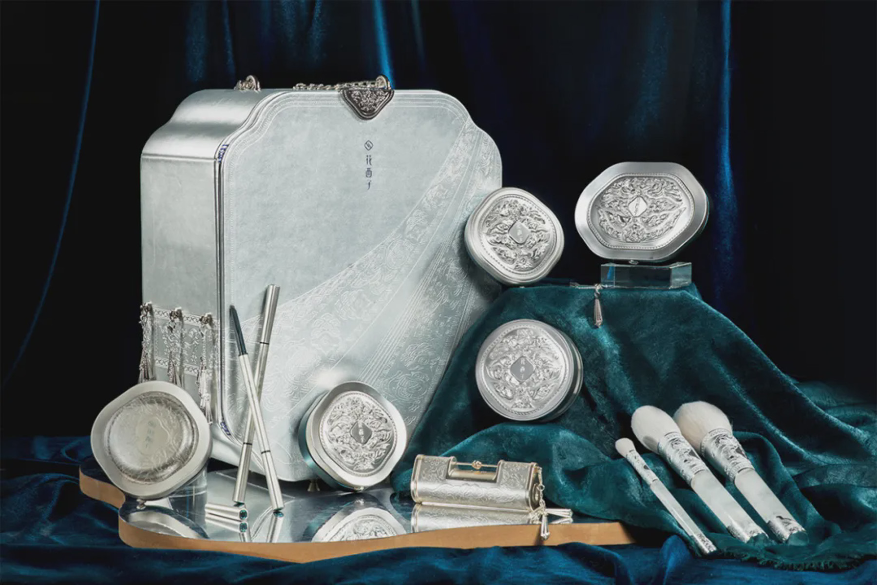 花西子包（bāo）裝設計新式國風應具備的特征