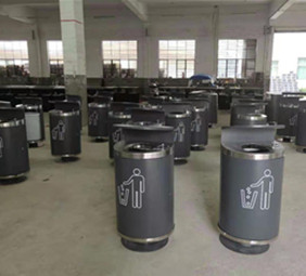 垃（lā）圾桶案例